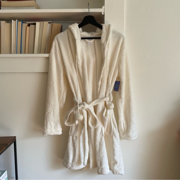 NWT women’s robe Sz small starts sorts juniors sizing - Picture 2 of 11